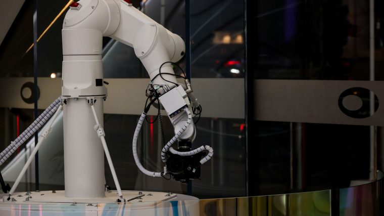 Samsung Mistral AI investment