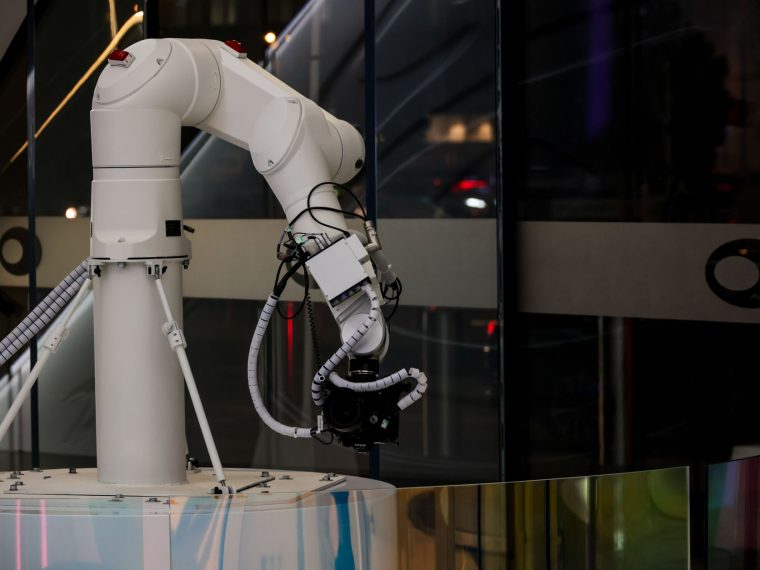 Samsung Mistral AI investment